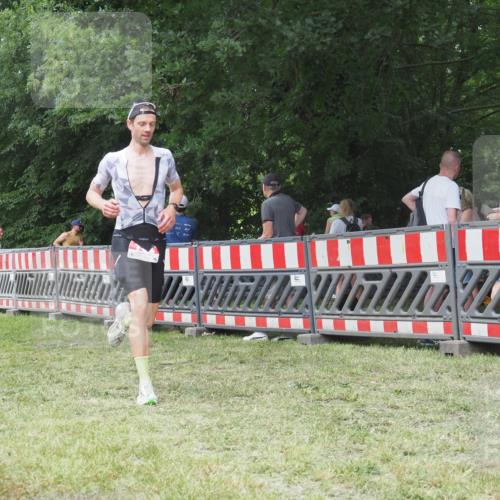21.06.2025 - 27. Vierlanden-Triathlon KatJ http://msf.ph/oto/7995536 15.06.2025 12:46:34 Ziel 138 meine-sportfotos.de