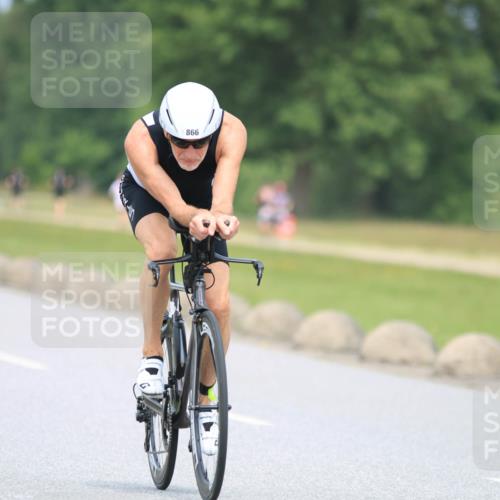 21.06.2025 - 27. Vierlanden-Triathlon H.Heesch http://msf.ph/oto/7995544 15.06.2025 12:17:27 Radfahren 723, 859, 866 meine-sportfotos.de