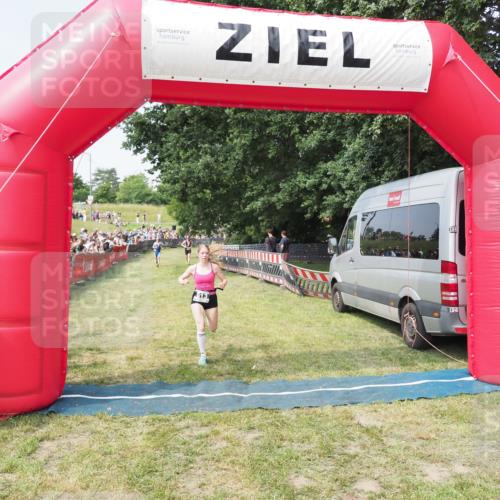 21.06.2025 - 27. Vierlanden-Triathlon MichiJ http://msf.ph/oto/7995555 15.06.2026 11:19:17 Ziel 613 meine-sportfotos.de