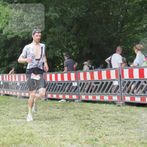 21.06.2025 - 27. Vierlanden-Triathlon KatJ http://msf.ph/oto/7995556 15.06.2025 12:46:34 Ziel 138 meine-sportfotos.de