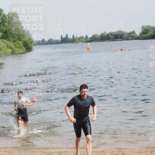 21.06.2025 - 27. Vierlanden-Triathlon MichiJ http://msf.ph/oto/7995561 15.06.2026 09:57:14 Schwimmen 263, 293, 296, 343 meine-sportfotos.de