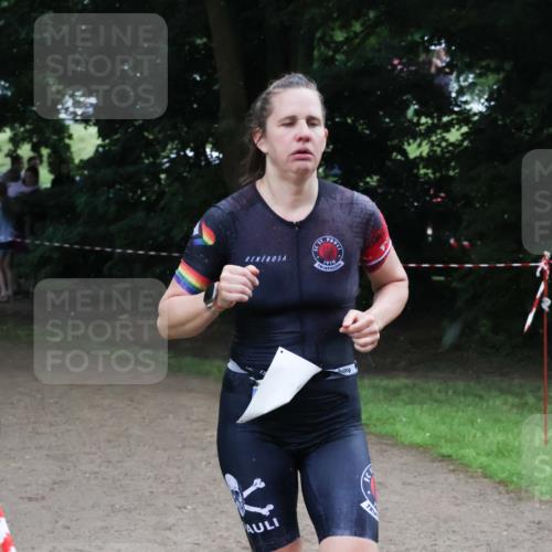 21.06.2025 - 27. Vierlanden-Triathlon Lena Gebhardt http://msf.ph/oto/7995564 15.06.2025 13:51:07 Laufen  meine-sportfotos.de