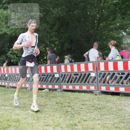 21.06.2025 - 27. Vierlanden-Triathlon KatJ http://msf.ph/oto/7995574 15.06.2025 12:46:35 Ziel 138 meine-sportfotos.de