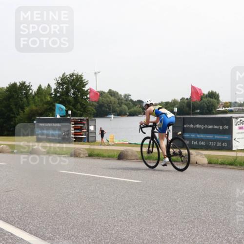 15.06.2025 - 27. Vierlanden-Triathlon H.Heesch http://msf.ph/oto/7995580 15.06.2025 11:27:30 Radfahren 251, 767 meine-sportfotos.de