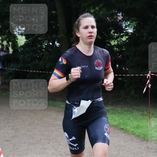 21.06.2025 - 27. Vierlanden-Triathlon Lena Gebhardt http://msf.ph/oto/7995584 15.06.2025 13:51:07 Laufen 2 meine-sportfotos.de