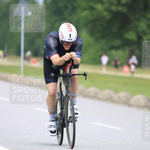 21.06.2025 - 27. Vierlanden-Triathlon H.Heesch http://msf.ph/oto/7995589 15.06.2025 12:17:33 Radfahren 723, 853, 859 meine-sportfotos.de