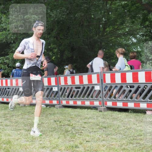 21.06.2025 - 27. Vierlanden-Triathlon KatJ http://msf.ph/oto/7995591 15.06.2025 12:46:35 Ziel 138 meine-sportfotos.de