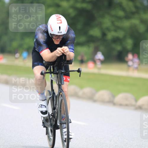21.06.2025 - 27. Vierlanden-Triathlon H.Heesch http://msf.ph/oto/7995598 15.06.2025 12:17:34 Radfahren 723, 853, 859 meine-sportfotos.de