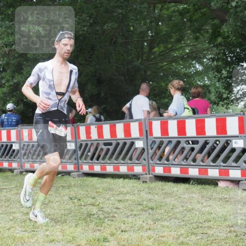 21.06.2025 - 27. Vierlanden-Triathlon KatJ http://msf.ph/oto/7995604 15.06.2025 12:46:35 Ziel 138 meine-sportfotos.de