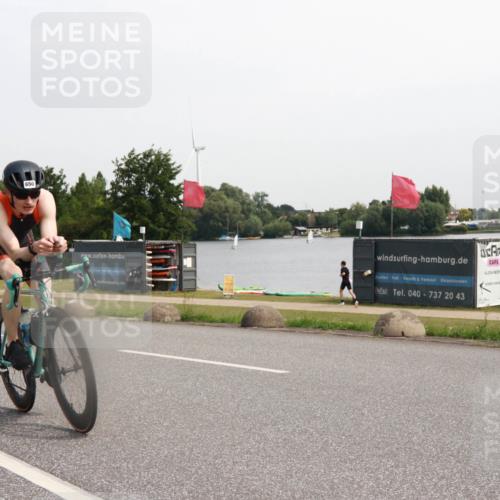 15.06.2025 - 27. Vierlanden-Triathlon H.Heesch http://msf.ph/oto/7995605 15.06.2025 11:27:38 Radfahren 47, 84, 650, 979 meine-sportfotos.de