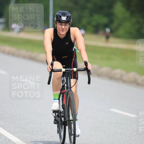 21.06.2025 - 27. Vierlanden-Triathlon H.Heesch http://msf.ph/oto/7995606 15.06.2025 12:05:51 Radfahren 945 meine-sportfotos.de