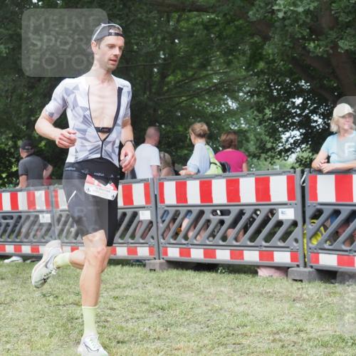 21.06.2025 - 27. Vierlanden-Triathlon KatJ http://msf.ph/oto/7995616 15.06.2025 12:46:35 Ziel 138 meine-sportfotos.de