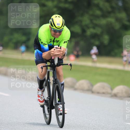 21.06.2025 - 27. Vierlanden-Triathlon H.Heesch http://msf.ph/oto/7995619 15.06.2025 12:17:36 Radfahren 853, 859 meine-sportfotos.de