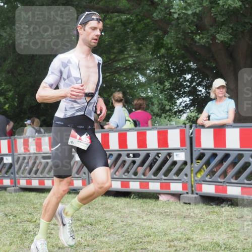 21.06.2025 - 27. Vierlanden-Triathlon KatJ http://msf.ph/oto/7995622 15.06.2025 12:46:35 Ziel 138 meine-sportfotos.de