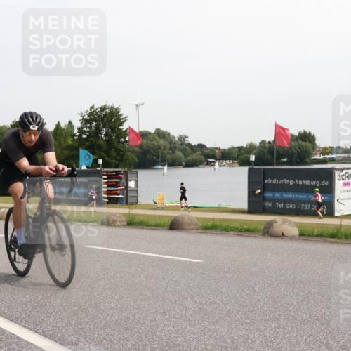 15.06.2025 - 27. Vierlanden-Triathlon H.Heesch http://msf.ph/oto/7995624 15.06.2025 11:27:40 Radfahren 47, 84, 650 meine-sportfotos.de