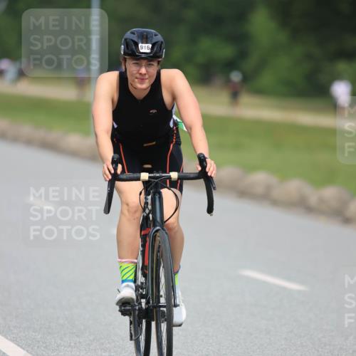 21.06.2025 - 27. Vierlanden-Triathlon H.Heesch http://msf.ph/oto/7995626 15.06.2025 12:05:51 Radfahren 945 meine-sportfotos.de