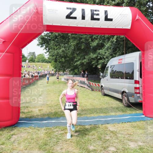21.06.2025 - 27. Vierlanden-Triathlon MichiJ http://msf.ph/oto/7995632 15.06.2026 11:19:18 Ziel 613 meine-sportfotos.de