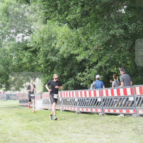 21.06.2025 - 27. Vierlanden-Triathlon KatJ http://msf.ph/oto/7995636 15.06.2025 12:47:41 Ziel 651, 863 meine-sportfotos.de