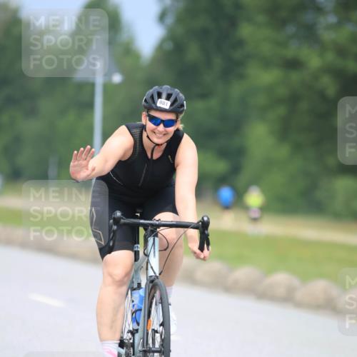 21.06.2025 - 27. Vierlanden-Triathlon H.Heesch http://msf.ph/oto/7995639 15.06.2025 12:18:02 Radfahren 742 meine-sportfotos.de