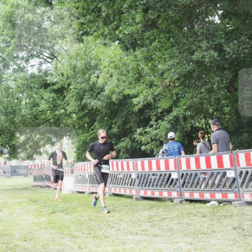21.06.2025 - 27. Vierlanden-Triathlon KatJ http://msf.ph/oto/7995640 15.06.2025 12:47:41 Ziel 651, 863 meine-sportfotos.de