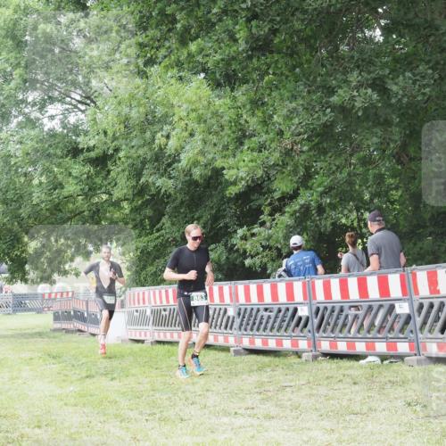 21.06.2025 - 27. Vierlanden-Triathlon KatJ http://msf.ph/oto/7995645 15.06.2025 12:47:42 Ziel 651, 863 meine-sportfotos.de