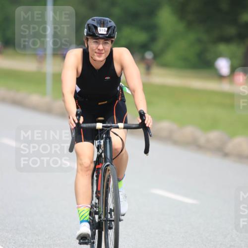 21.06.2025 - 27. Vierlanden-Triathlon H.Heesch http://msf.ph/oto/7995646 15.06.2025 12:05:51 Radfahren 945 meine-sportfotos.de