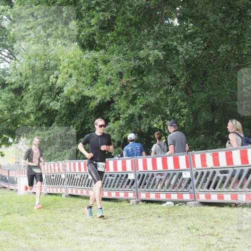 21.06.2025 - 27. Vierlanden-Triathlon KatJ http://msf.ph/oto/7995658 15.06.2025 12:47:42 Ziel 651, 863 meine-sportfotos.de