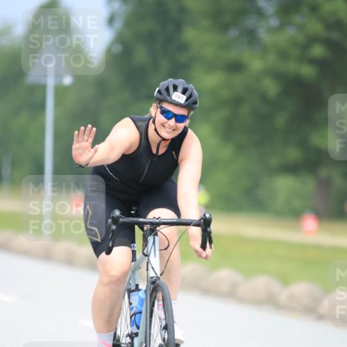 21.06.2025 - 27. Vierlanden-Triathlon H.Heesch http://msf.ph/oto/7995660 15.06.2025 12:18:03 Radfahren 742 meine-sportfotos.de