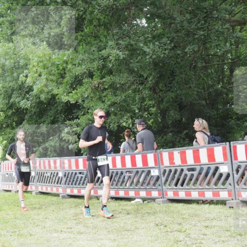 21.06.2025 - 27. Vierlanden-Triathlon KatJ http://msf.ph/oto/7995678 15.06.2025 12:47:42 Ziel 651, 863 meine-sportfotos.de
