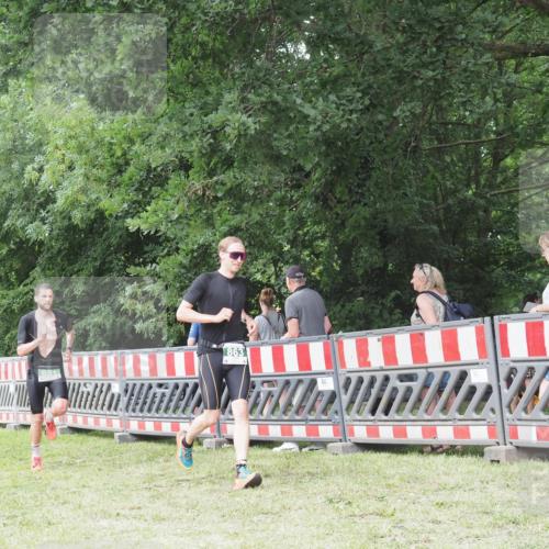 21.06.2025 - 27. Vierlanden-Triathlon KatJ http://msf.ph/oto/7995684 15.06.2025 12:47:43 Ziel 651, 863 meine-sportfotos.de