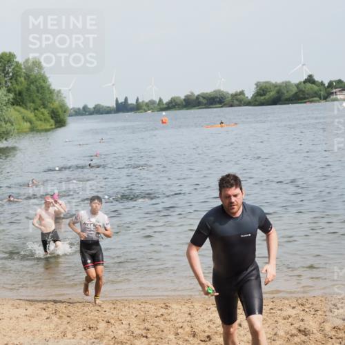 21.06.2025 - 27. Vierlanden-Triathlon MichiJ http://msf.ph/oto/7995685 15.06.2026 09:57:17 Schwimmen 263, 293, 296, 343 meine-sportfotos.de