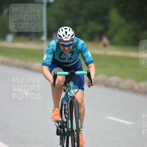21.06.2025 - 27. Vierlanden-Triathlon H.Heesch http://msf.ph/oto/7995693 15.06.2025 12:06:02 Radfahren 205, 207, 676 meine-sportfotos.de