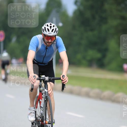 21.06.2025 - 27. Vierlanden-Triathlon H.Heesch http://msf.ph/oto/7995707 15.06.2025 12:18:17 Radfahren 683 meine-sportfotos.de