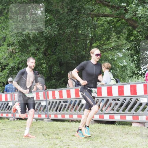 21.06.2025 - 27. Vierlanden-Triathlon KatJ http://msf.ph/oto/7995729 15.06.2025 12:47:44 Ziel 651, 863 meine-sportfotos.de