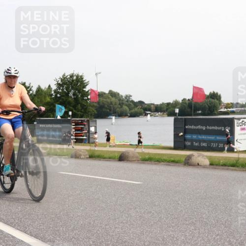 15.06.2025 - 27. Vierlanden-Triathlon H.Heesch http://msf.ph/oto/7995731 15.06.2025 11:27:59 Radfahren 498, 757, 826 meine-sportfotos.de