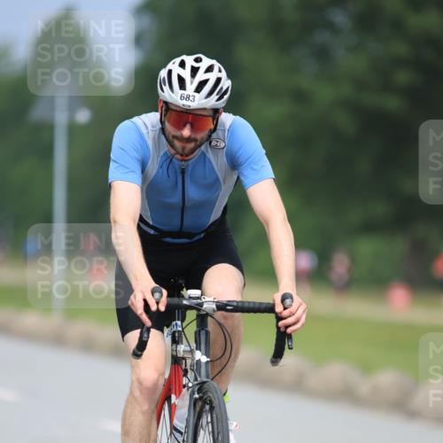 21.06.2025 - 27. Vierlanden-Triathlon H.Heesch http://msf.ph/oto/7995735 15.06.2025 12:18:18 Radfahren 683 meine-sportfotos.de