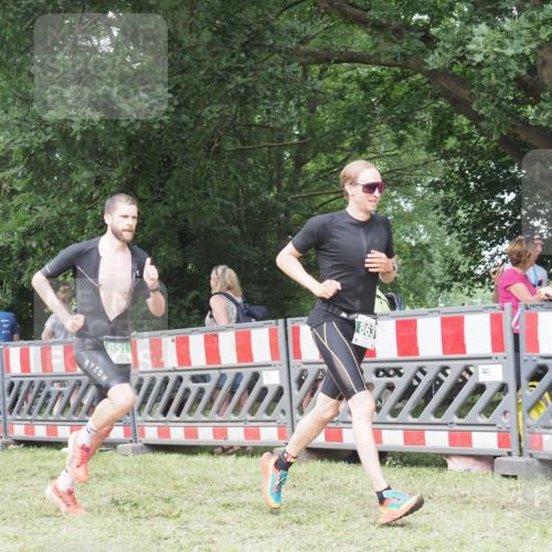 21.06.2025 - 27. Vierlanden-Triathlon KatJ http://msf.ph/oto/7995740 15.06.2025 12:47:44 Ziel 651, 863 meine-sportfotos.de
