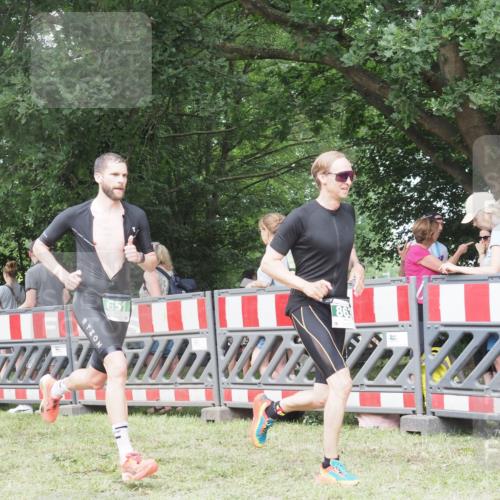 21.06.2025 - 27. Vierlanden-Triathlon KatJ http://msf.ph/oto/7995750 15.06.2025 12:47:44 Ziel 651, 863 meine-sportfotos.de