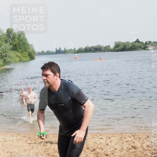 21.06.2025 - 27. Vierlanden-Triathlon MichiJ http://msf.ph/oto/7995753 15.06.2026 09:57:18 Schwimmen 263, 293, 296, 343 meine-sportfotos.de