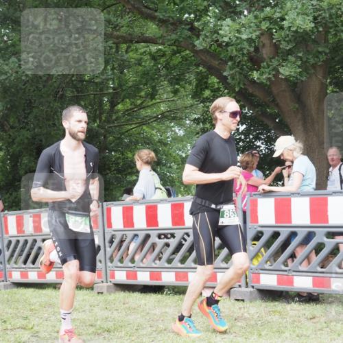 21.06.2025 - 27. Vierlanden-Triathlon KatJ http://msf.ph/oto/7995763 15.06.2025 12:47:44 Ziel 651, 863 meine-sportfotos.de