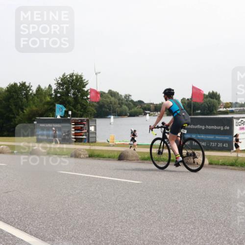 15.06.2025 - 27. Vierlanden-Triathlon H.Heesch http://msf.ph/oto/7995764 15.06.2025 11:28:02 Radfahren 498 meine-sportfotos.de
