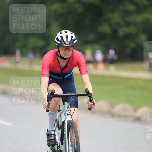 21.06.2025 - 27. Vierlanden-Triathlon H.Heesch http://msf.ph/oto/7995782 15.06.2025 12:06:10 Radfahren 205, 676, 770, 890, 914 meine-sportfotos.de