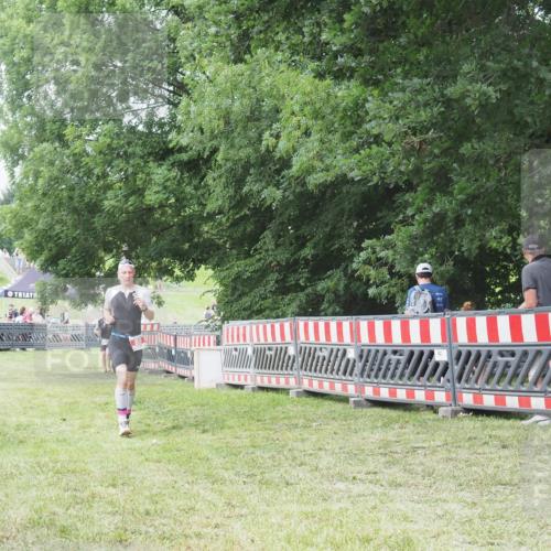 21.06.2025 - 27. Vierlanden-Triathlon KatJ http://msf.ph/oto/7995784 15.06.2025 12:48:35 Ziel  meine-sportfotos.de