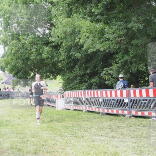 21.06.2025 - 27. Vierlanden-Triathlon KatJ http://msf.ph/oto/7995791 15.06.2025 12:48:35 Ziel  meine-sportfotos.de