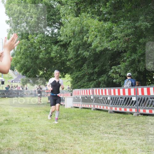 21.06.2025 - 27. Vierlanden-Triathlon KatJ http://msf.ph/oto/7995805 15.06.2025 12:48:35 Ziel  meine-sportfotos.de
