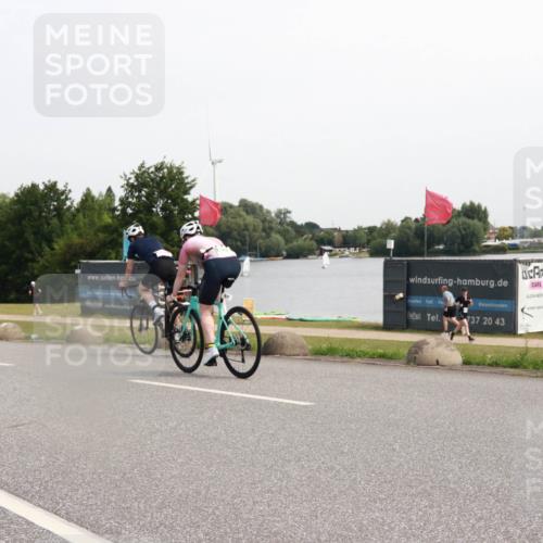 15.06.2025 - 27. Vierlanden-Triathlon H.Heesch http://msf.ph/oto/7995808 15.06.2025 11:28:04 Radfahren 498, 933 meine-sportfotos.de