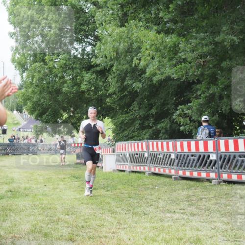 21.06.2025 - 27. Vierlanden-Triathlon KatJ http://msf.ph/oto/7995813 15.06.2025 12:48:35 Ziel  meine-sportfotos.de