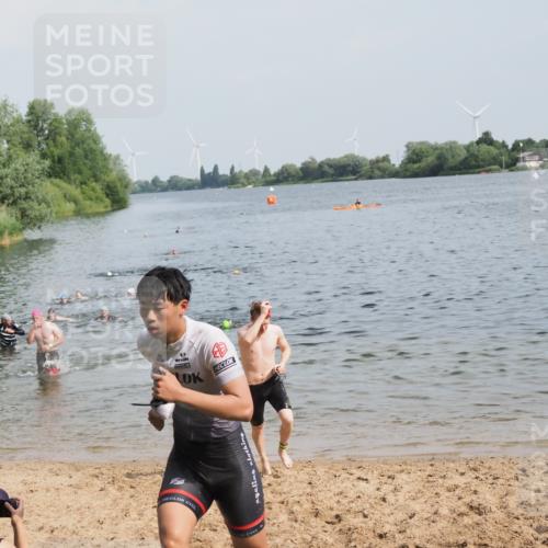 21.06.2025 - 27. Vierlanden-Triathlon MichiJ http://msf.ph/oto/7995818 15.06.2026 09:57:20 Schwimmen 293, 296, 324, 343 meine-sportfotos.de
