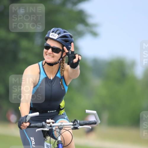 21.06.2025 - 27. Vierlanden-Triathlon H.Heesch http://msf.ph/oto/7995820 15.06.2025 12:18:32 Radfahren 781, 892 meine-sportfotos.de