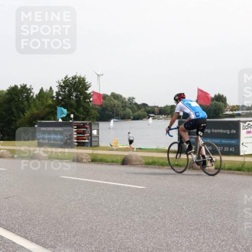 15.06.2025 - 27. Vierlanden-Triathlon H.Heesch http://msf.ph/oto/7995821 15.06.2025 11:28:08 Radfahren 237, 876, 933 meine-sportfotos.de